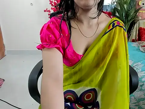 AttractiveQueen2002 online show from September 19, 9:04 pm