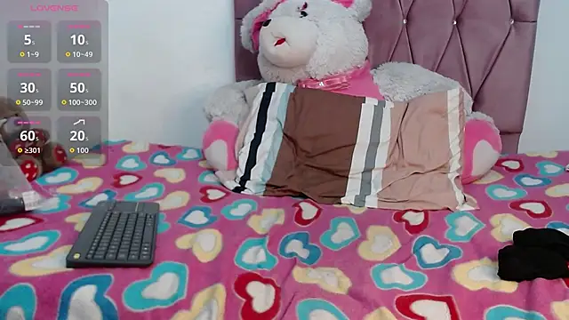 Snapshot of Zara_jay001 chatting on December 14, 10:14 pm Zara jay001 online show from December 14, 10:14 pm