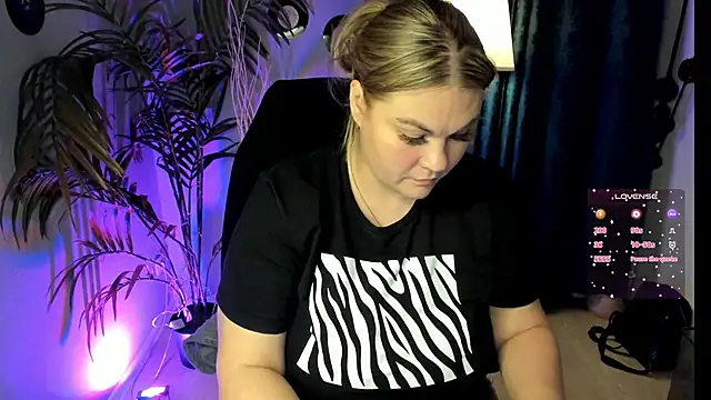 ZenaPallmer online show from October 11, 7:12 pm