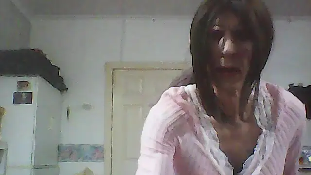 Snapshot of carrlie chatting on April 26, 1:36 am carrlie online show from April 26, 1:36 am