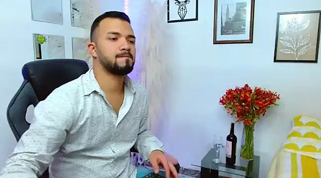 Snapshot of mathew_vidal1 chatting on February 6, 6:40 am mathew vidal1 online show from February 6, 6:40 am