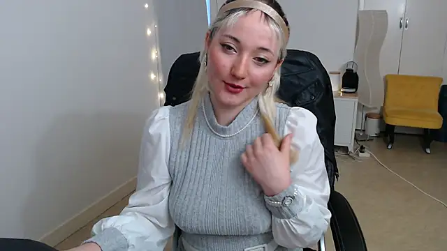 Crystal-dreamt online show from October 15, 7:52 am