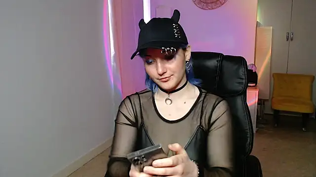 Crystal-dreamt online show from November 5, 1:22 pm