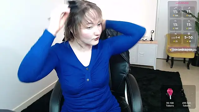 Crystal-dreamt online show from April 13, 3:28 pm