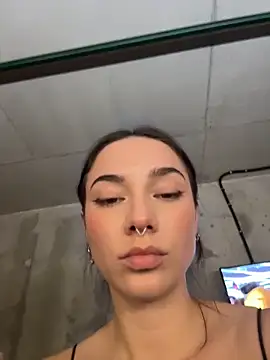 sinthiaroze online show from November 1, 8:00 pm