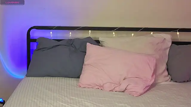 sinthiaroze online show from November 22, 5:23 pm