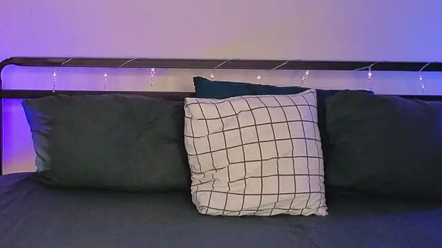 Snapshot of sinthiaroze chatting on February 10, 4:44 pm sinthiaroze online show from February 10, 4:44 pm