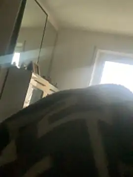 Snapshot of luay187 chatting on February 16, 1:40 pm luay187 online show from February 16, 1:40 pm