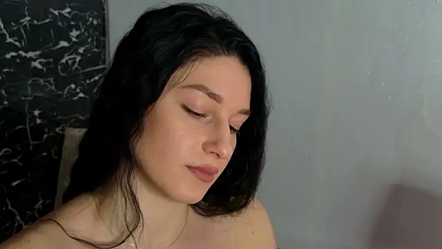 moniqque online show from January 9, 8:34 am