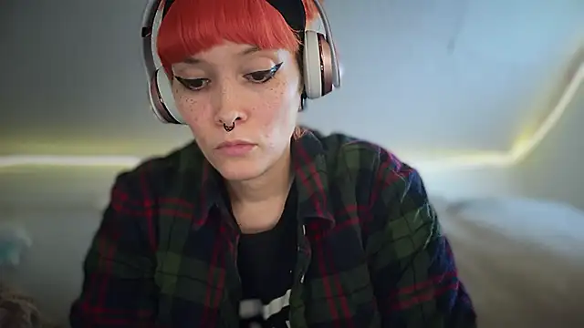 Snapshot of FRRANNKIE chatting on October 10, 2:54 am FRRANNKIE online show from October 10, 2:54 am