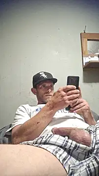 Snapshot of daddytim0 chatting on February 13, 7:04 am daddytim0 online show from February 13, 7:04 am