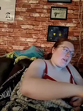 Snapshot of Sexycurvyemilyy chatting on December 21, 10:40 pm Sexycurvyemilyy online show from December 21, 10:40 pm