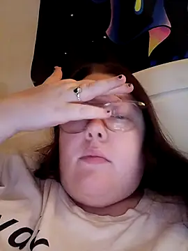 Snapshot of Sexycurvyemilyy chatting on November 25, 10:32 pm Sexycurvyemilyy online show from November 25, 10:32 pm