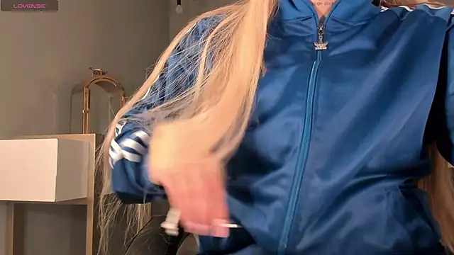 SophiePalmer online show from December 17, 11:16 am