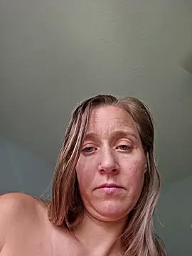 Snapshot of SkyelarSommer chatting on October 17, 3:36 pm SkyelarSommer online show from October 17, 3:36 pm