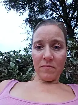 Snapshot of SkyelarSommer chatting on October 19, 10:43 pm SkyelarSommer online show from October 19, 10:43 pm