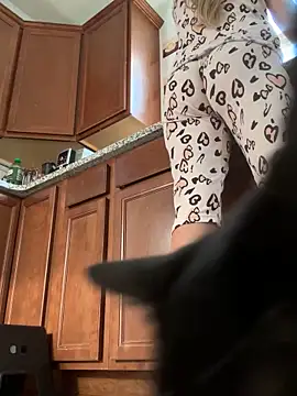 Snapshot of SkyelarSommer chatting on October 21, 1:12 pm SkyelarSommer online show from October 21, 1:12 pm