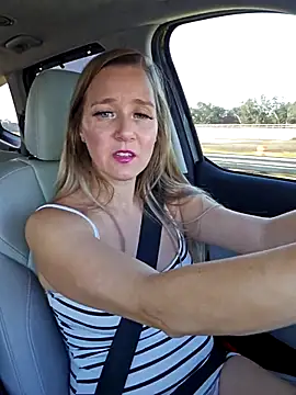 Snapshot of SkyelarSommer chatting on November 10, 2:49 pm SkyelarSommer online show from November 10, 2:49 pm