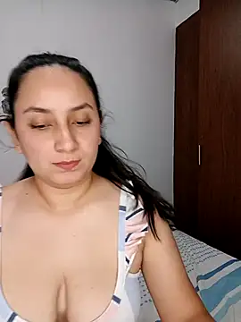 Snapshot of Angeelus2 chatting on April 18, 11:38 pm Angeelus2 online show from April 18, 11:38 pm