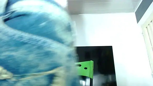 Snapshot of Tamarahryan chatting on November 14, 2:27 pm Tamarahryan online show from November 14, 2:27 pm