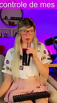 Kittychatte online show from April 18, 5:33 am