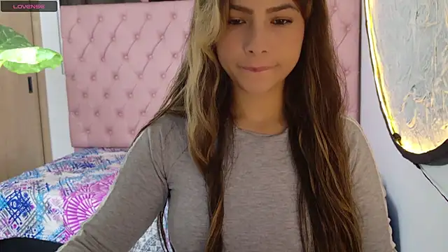 Snapshot of soft_doll_small123 chatting on December 27, 4:36 am soft doll small123 online show from December 27, 4:36 am