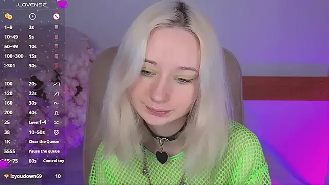 Snapshot of Katia_Kim chatting on December 14, 6:19 am Katia Kim online show from December 14, 6:19 am