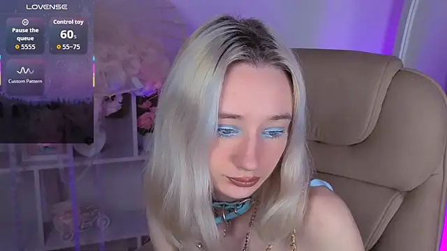 Snapshot of Katia_Kim chatting on January 10, 6:15 am Katia Kim online show from January 10, 6:15 am