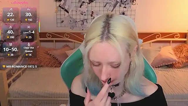 Snapshot of Katia_Kim chatting on March 9, 6:17 am Katia Kim online show from March 9, 6:17 am