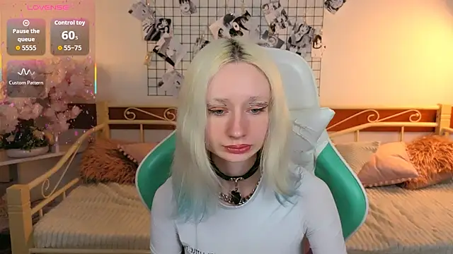 Snapshot of Katia_Kim chatting on March 10, 6:29 am Katia Kim online show from March 10, 6:29 am