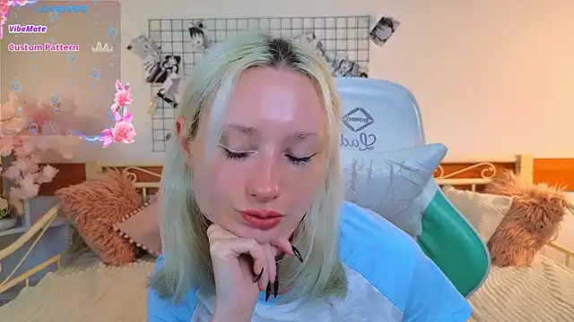 Snapshot of Katia_Kim chatting on March 24, 6:29 am Katia Kim online show from March 24, 6:29 am