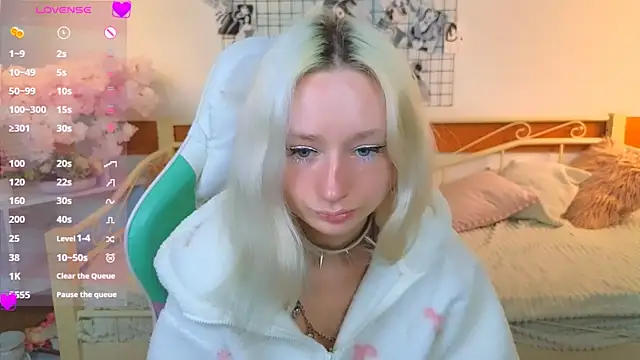 Snapshot of Katia_Kim chatting on April 3, 5:16 am Katia Kim online show from April 3, 5:16 am