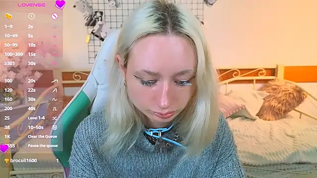 Snapshot of Katia_Kim chatting on April 4, 5:38 am Katia Kim online show from April 4, 5:38 am