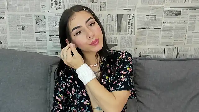 Mhelanny2 online show from December 14, 1:17 am