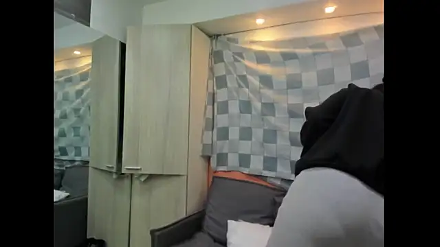 Snapshot of Mhelanny2 chatting on November 16, 6:46 pm Mhelanny2 online show from November 16, 6:46 pm