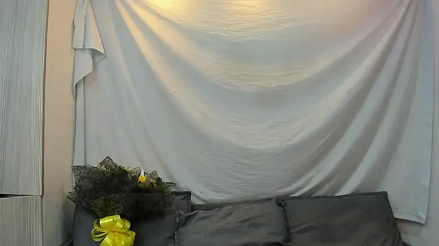 Mhelanny2 online show from February 20, 9:15 pm