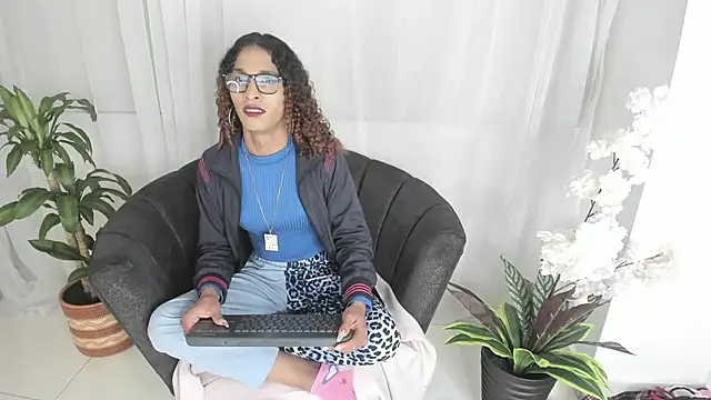 StefanyMiler online show from December 29, 6:56 am