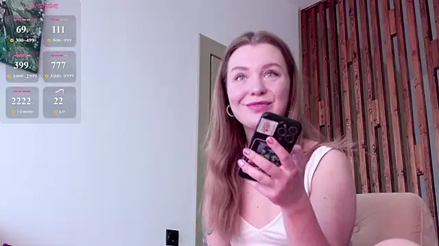 yourlovelyjul online show from May 7, 7:58 am
