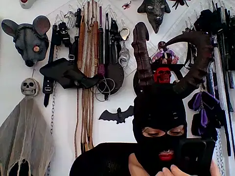 Snapshot of FeticheMacabre chatting on April 20, 3:04 pm FeticheMacabre online show from April 20, 3:04 pm