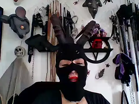 Snapshot of FeticheMacabre chatting on April 25, 4:15 pm FeticheMacabre online show from April 25, 4:15 pm