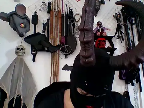Snapshot of FeticheMacabre chatting on May 1, 4:00 pm FeticheMacabre online show from May 1, 4:00 pm