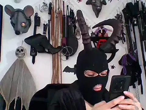 Snapshot of FeticheMacabre chatting on May 15, 2:57 pm FeticheMacabre online show from May 15, 2:57 pm