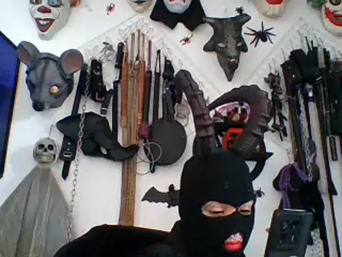 Snapshot of FeticheMacabre chatting on June 27, 4:23 pm FeticheMacabre online show from June 27, 4:23 pm