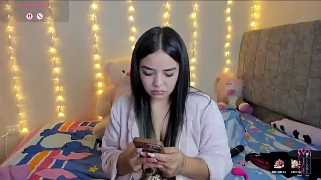 Snapshot of SaraCrow chatting on April 10, 4:17 am SaraCrow online show from April 10, 4:17 am