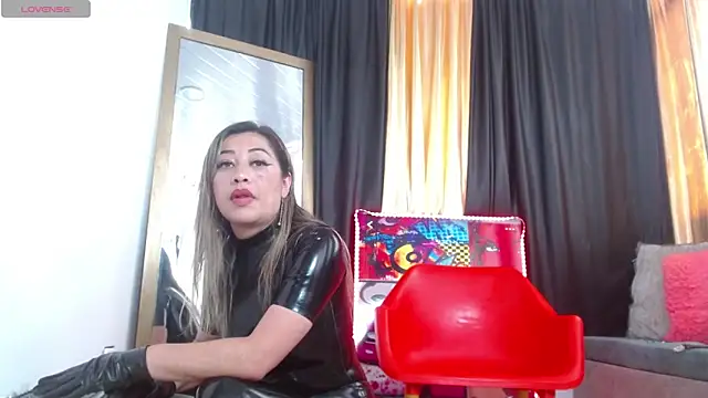 Snapshot of LatexDevil_Blondie chatting on December 9, 8:01 pm LatexDevil Blondie online show from December 9, 8:01 pm