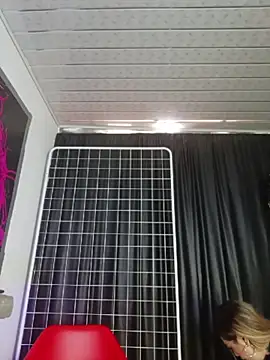Snapshot of LatexDevil_Blondie chatting on August 8, 6:32 pm LatexDevil Blondie online show from August 8, 6:32 pm