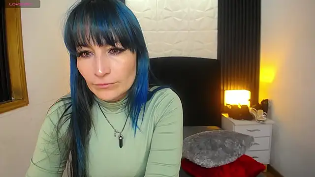alicia moom online show from December 13, 7:10 pm