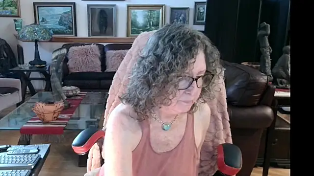 Snapshot of littlepistol01 chatting on June 20, 2:09 pm littlepistol01 online show from June 20, 2:09 pm