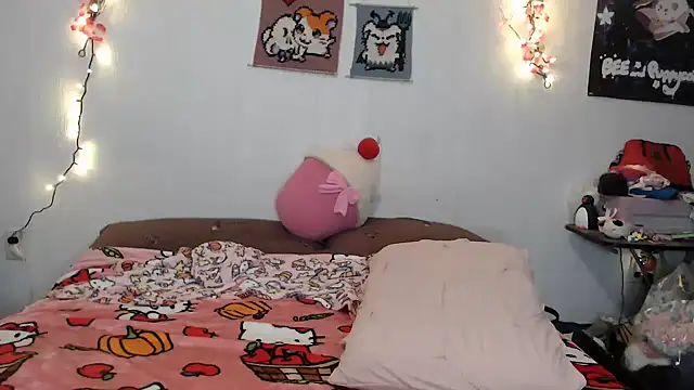 Cupcakecutie449 online show from October 23, 7:18 am