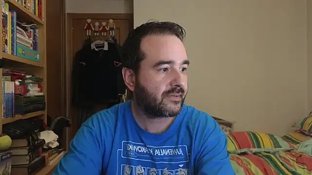 Snapshot of curiosillo83 chatting on June 6, 11:04 am curiosillo83 online show from June 6, 11:04 am